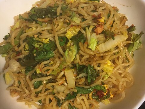 春菊、白菜、鮭フレークの豆板醤焼きそば